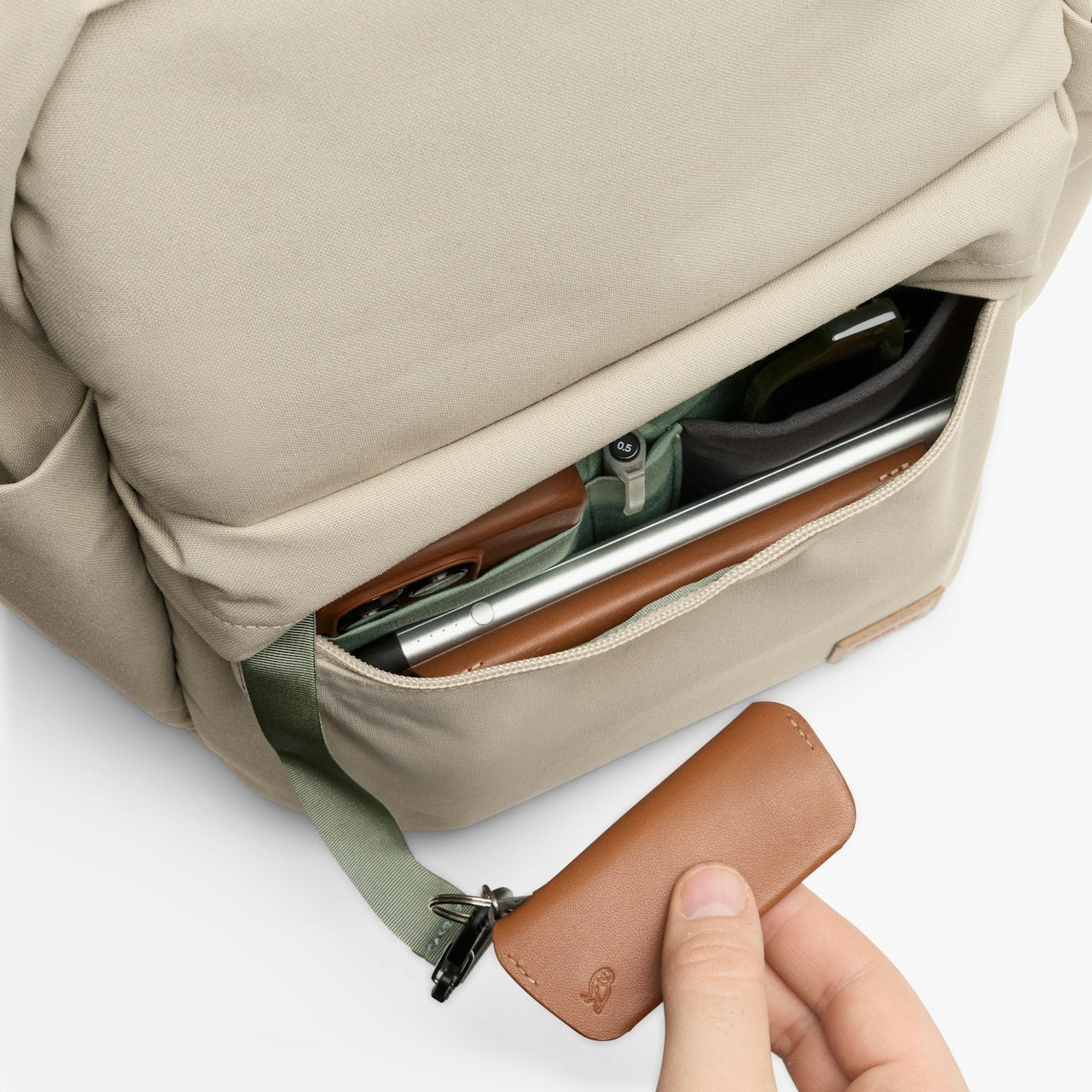 Bellroy Classic Daypack - Tahini-Men's Bags-Brooklyn-Vancouver-Yaletown-Canada